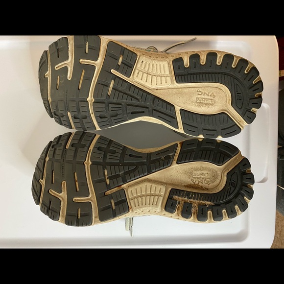 Brooks Women’s Adrenaline GTS 21 Sneaker in Grey/Teal Size 11 Width B - Picture 13 of 14